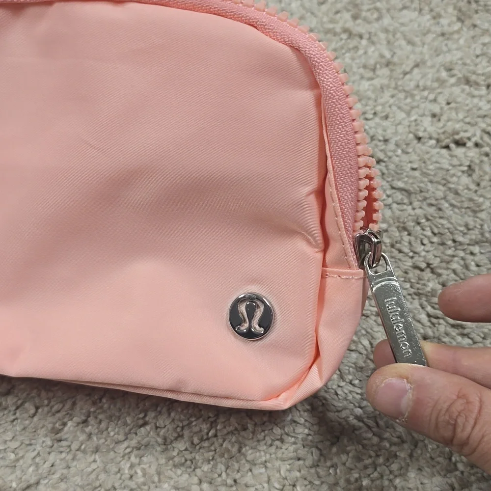 Luluemon Everywhere Belt Bag NWOT Deco Pink